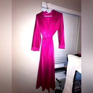 Vintage medium Vanity Fair Robe & large Vanity Fair Slip